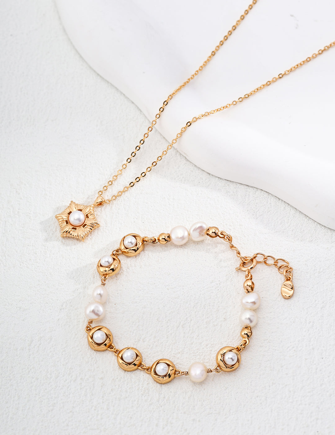 Gilded Holy Ring·Pearl Bracelet|Feminine Charm, Confidence and Healing